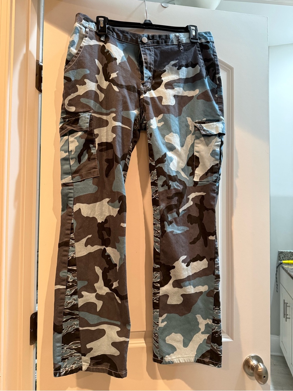 Women’s Straight-Leg Cargo Pants in Blue/Gray Camo